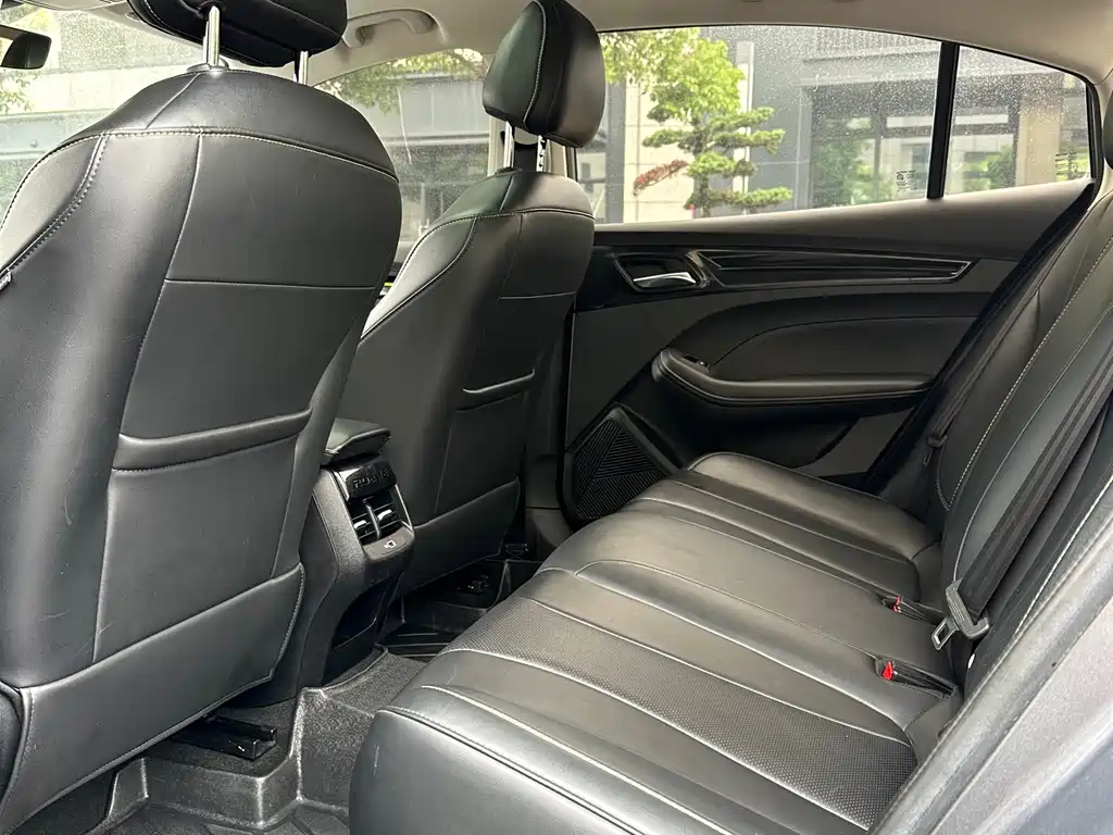 Roewe i5 1.5 L CVT Diamond