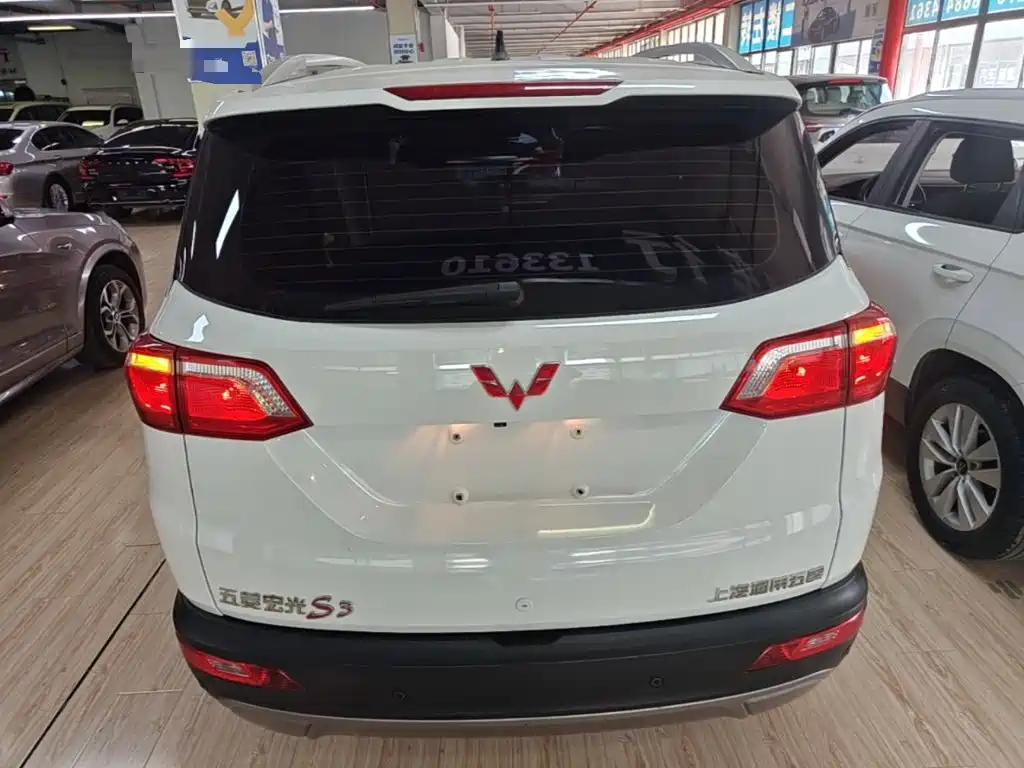 Wuling Hongguang S3 1.5 L Manual Luxury CN-V