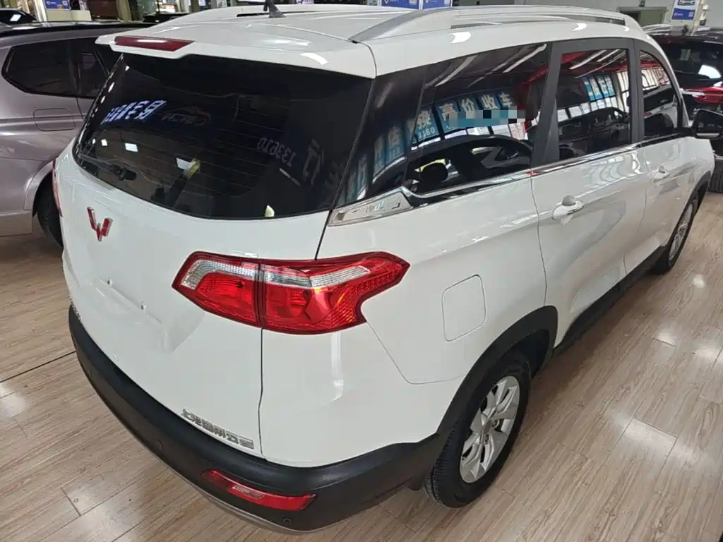 Wuling Hongguang S3 1.5 L Manual Luxury CN-V