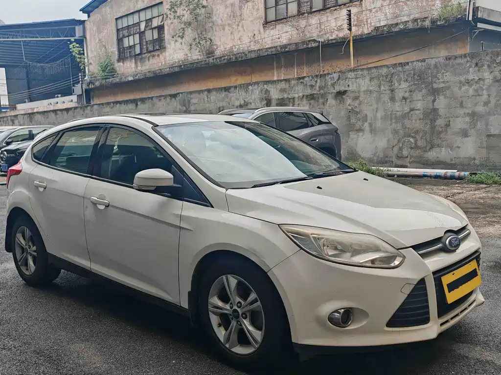 Focus Hatchback 1.6 L Auto Style