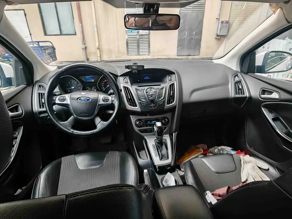 Focus Hatchback 1.6 L Auto Style