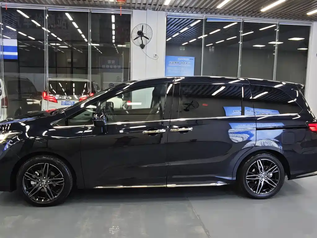 Odyssey 2.0 L e:HEV Sharp· Shine Enjoyment