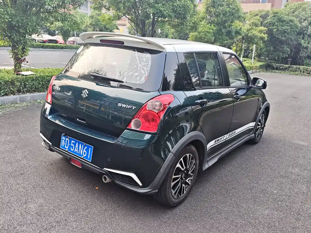 Swift 1.5 L Auto Fashion Cool Play