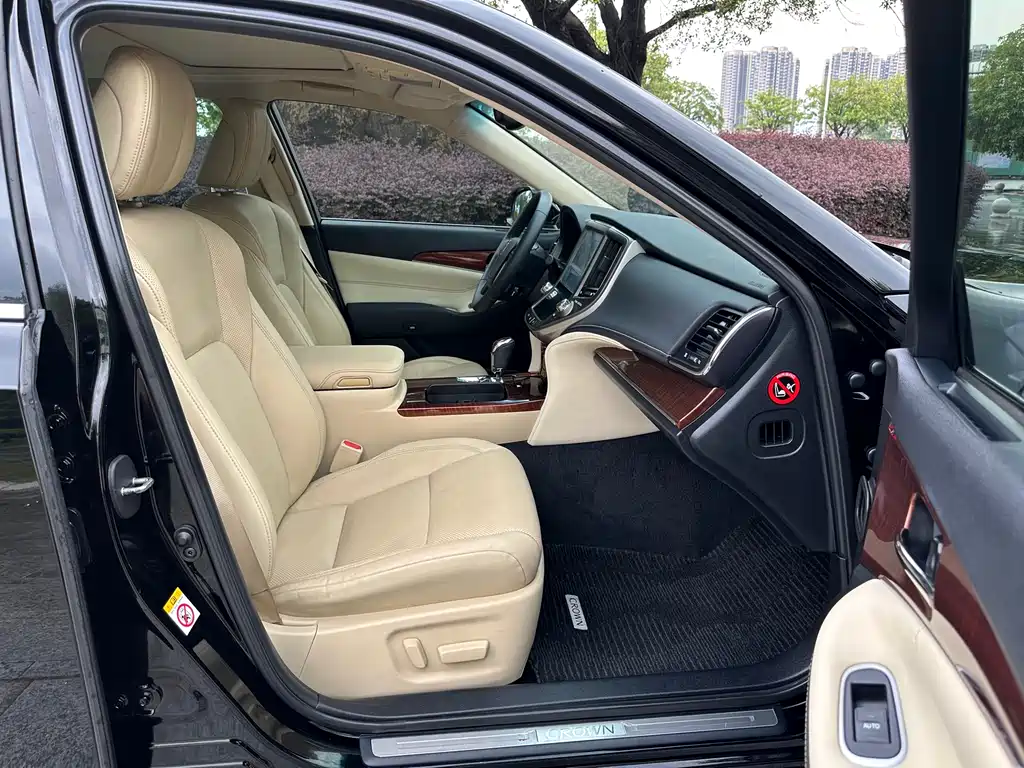 Crown 皇冠 2015款 2.0 T 精英版