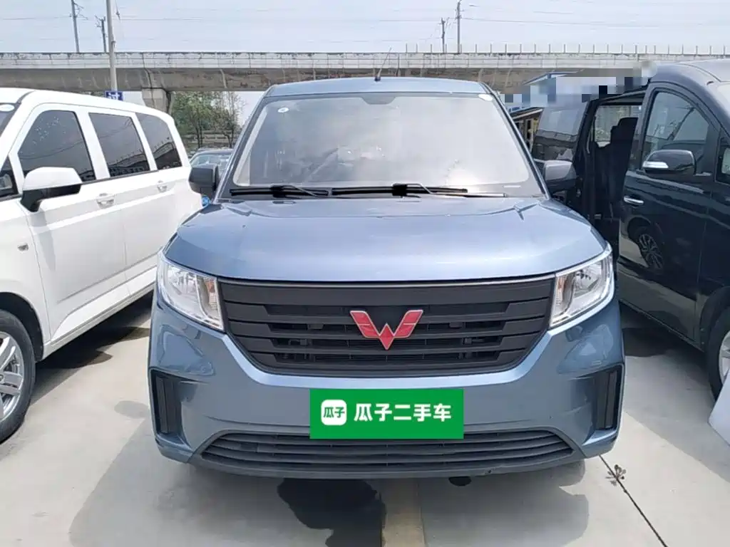Wuling Hongguang PLUS 五菱宏光PLUS 2020款 1.5 L 手动标准型 7座