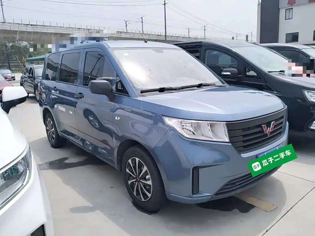 Wuling Hongguang PLUS 五菱宏光PLUS 2020款 1.5 L 手动标准型 7座