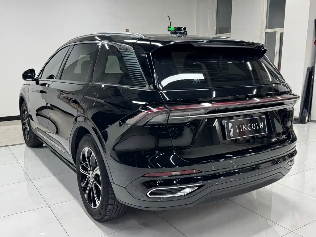 Nautilus 2.0 T 4 WD Supreme Wise