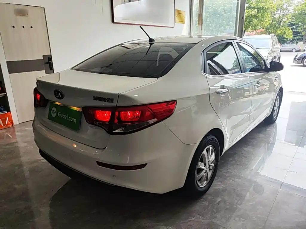 Kia K2 Sedan 1.4 L AT GLS