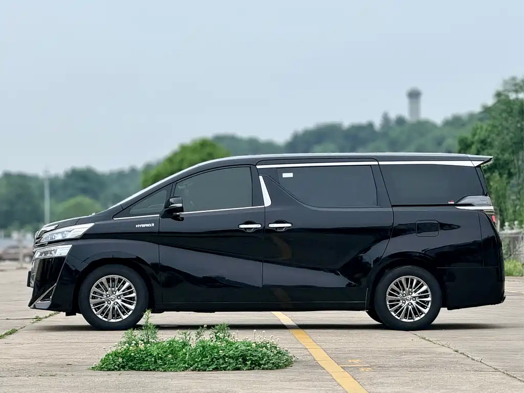 Vellfire Crown Dual Engine 2.5 L HV Distinguished