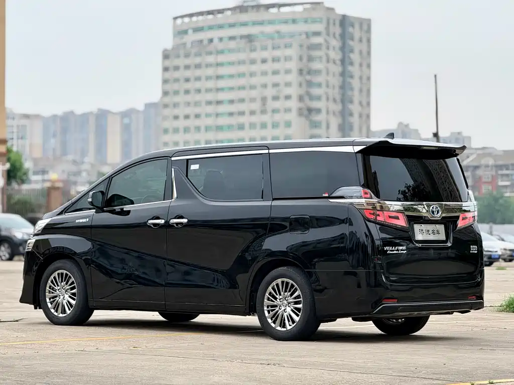 Vellfire Crown Dual Engine 2.5 L HV Distinguished