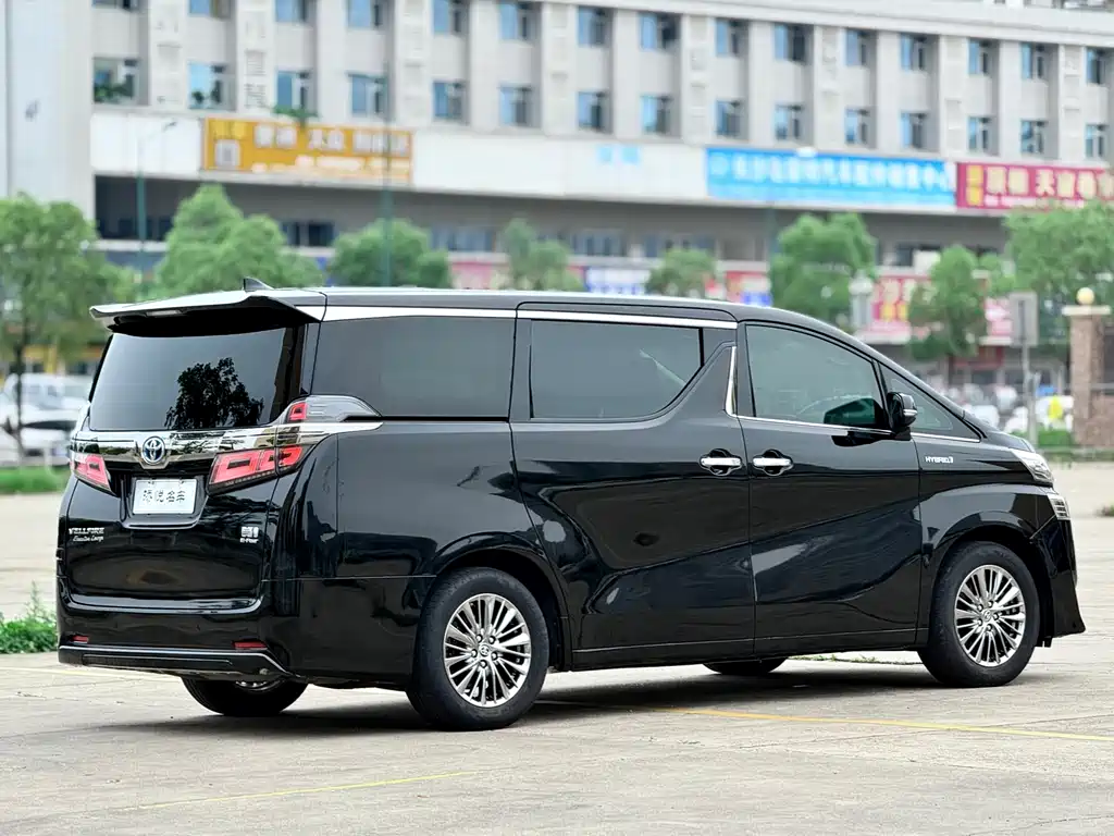 Vellfire Crown Dual Engine 2.5 L HV Distinguished
