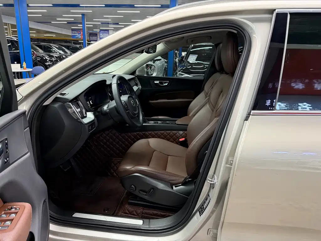 Volvo XC60 T5 4 WD Smart Ease Luxury