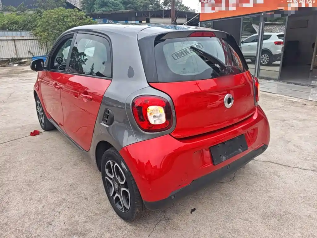 smart forfour 0.9 T 66 kW Pioneer