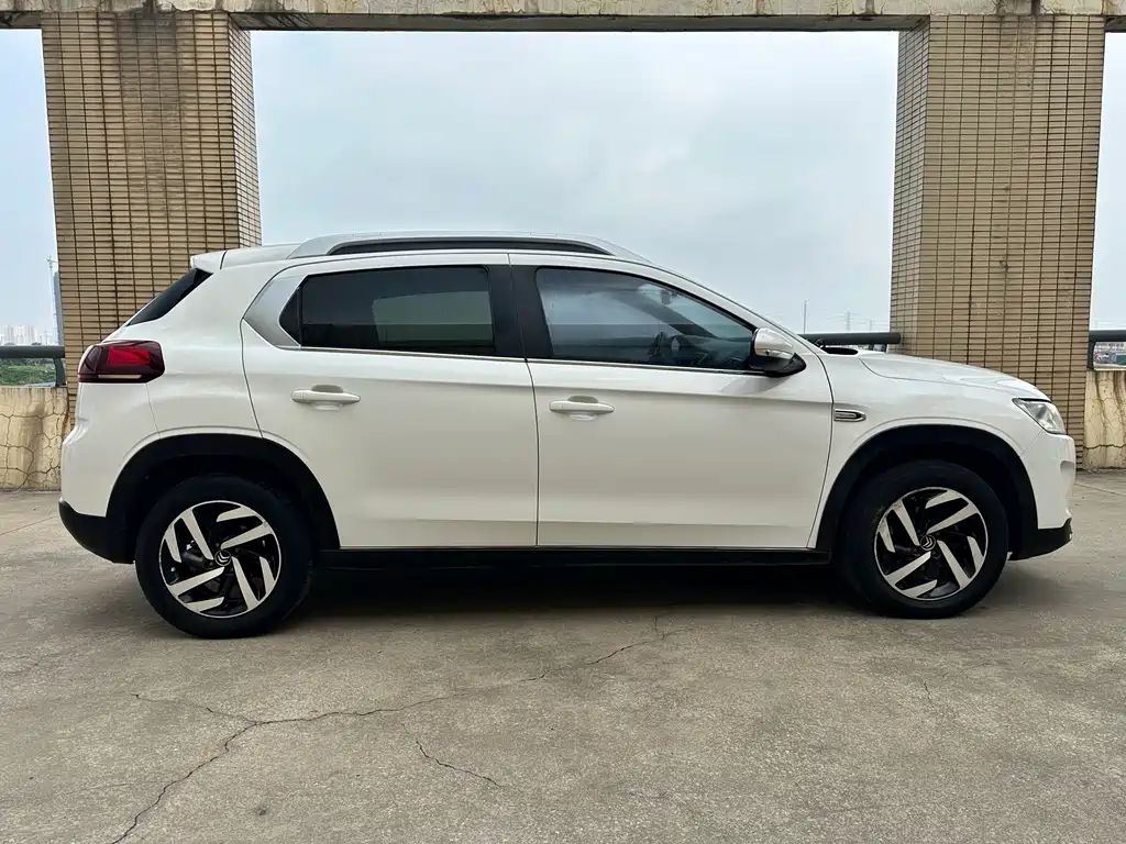 Citroën C3-XR 雪铁龙C3-XR 2015款 1.6 L 手动时尚型