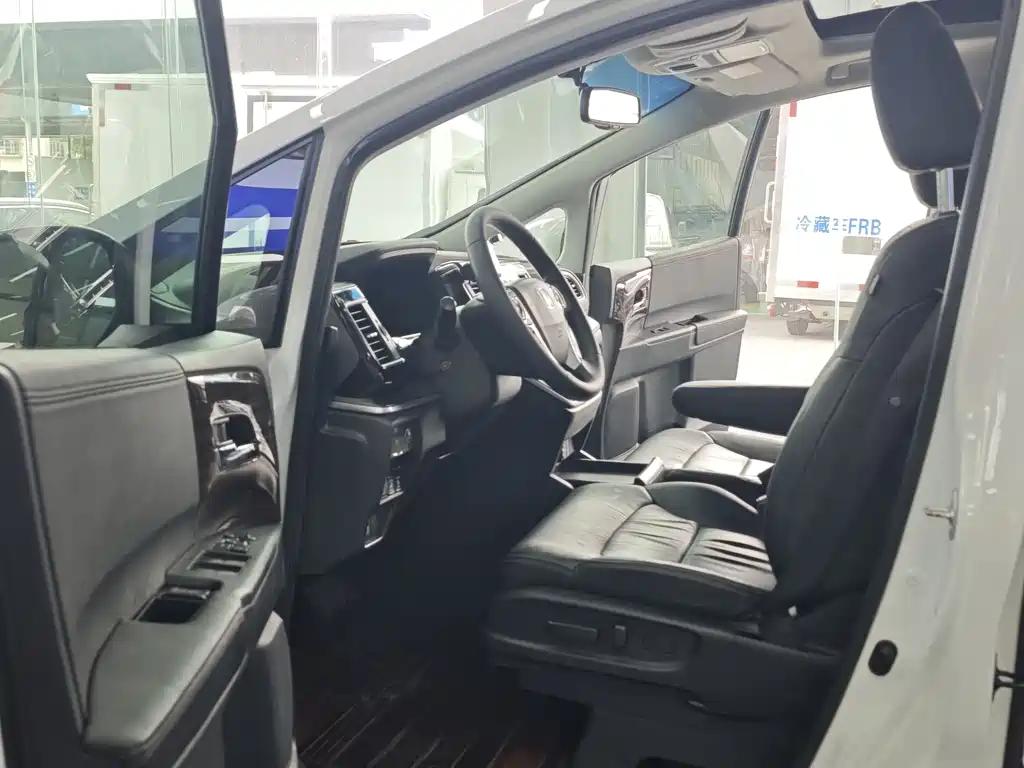 Elysion 2.4 L Luxury