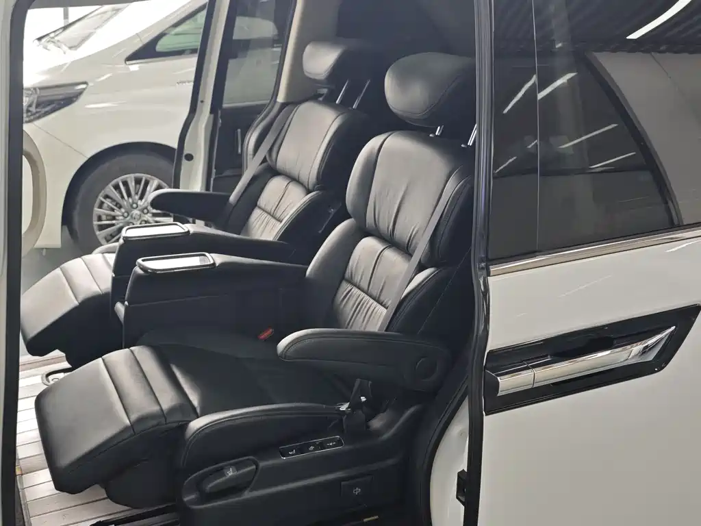 Elysion 2.4 L Luxury