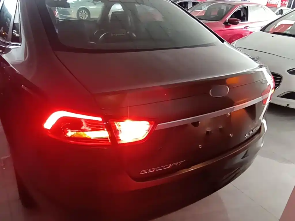 Escort 1.5 L Auto Fashion