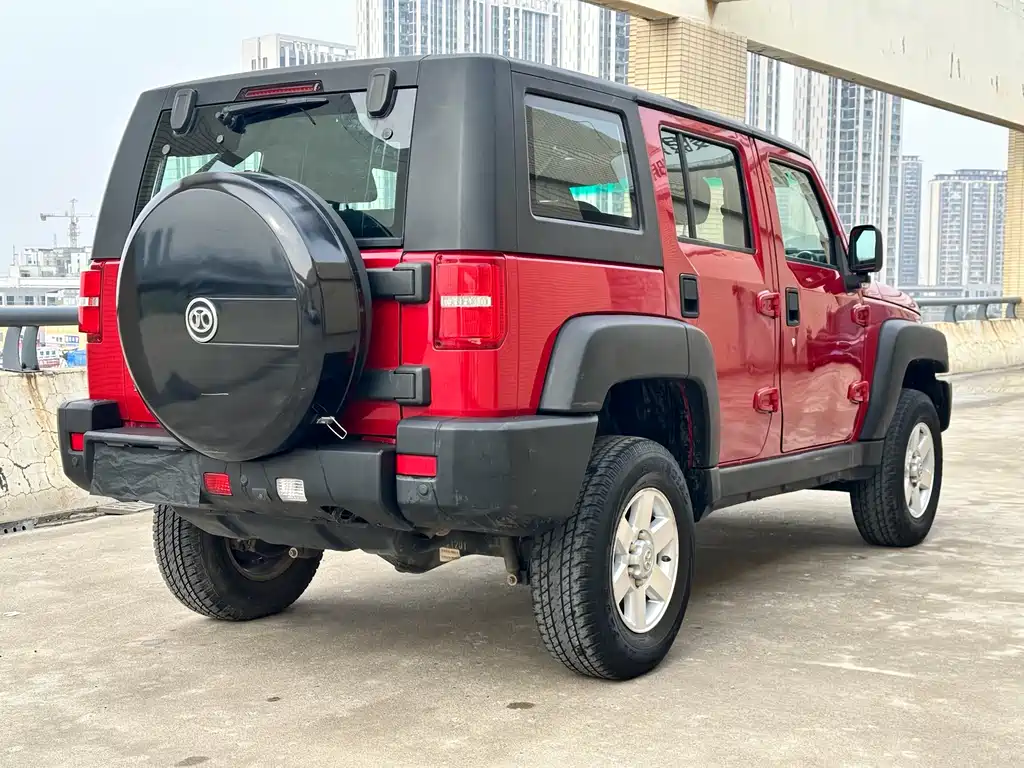 BAIC BJ40 40 L 2.0 T Manual 2 WD Luxury