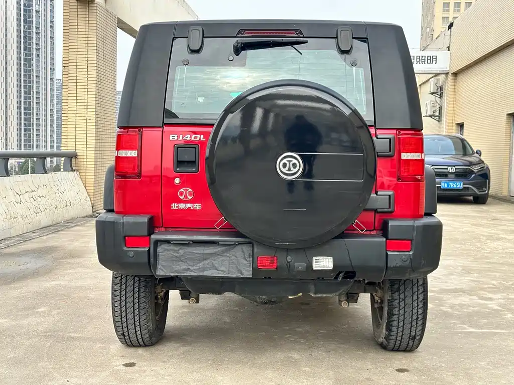 BAIC BJ40 40 L 2.0 T Manual 2 WD Luxury