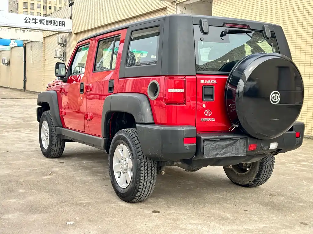 BAIC BJ40 40 L 2.0 T Manual 2 WD Luxury