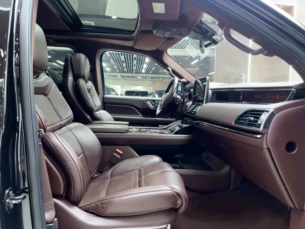 Navigator 3.5 T LWB President