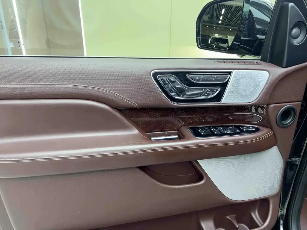 Navigator 3.5 T LWB President