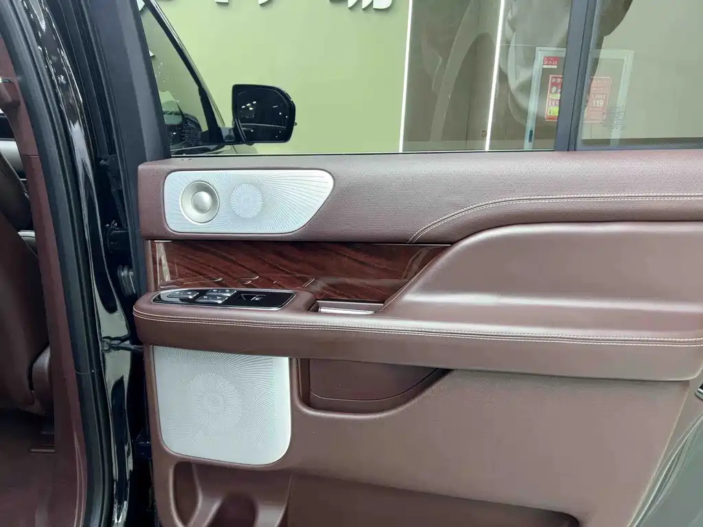 Navigator 3.5 T LWB President