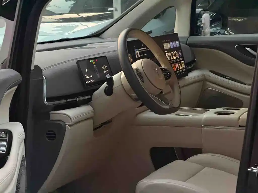Voyah Dreamer PHEV 4 WD Flagship Kunpeng