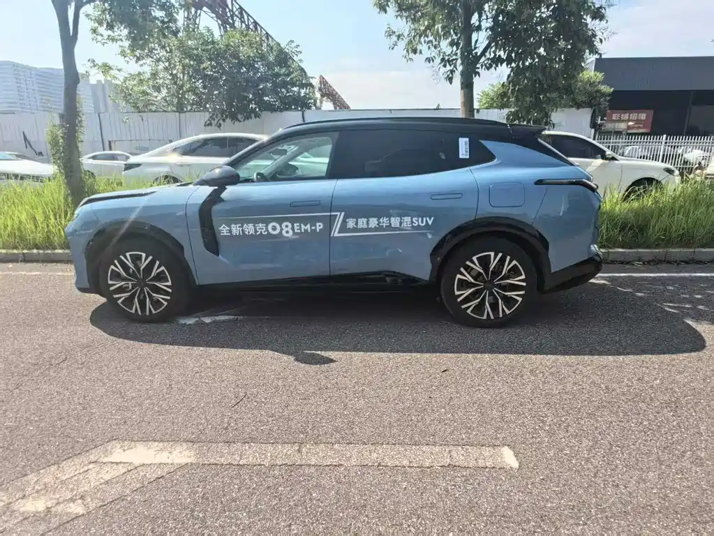 Lynk & Co 08 EM-P 210 4 WD Performance Ultra H7