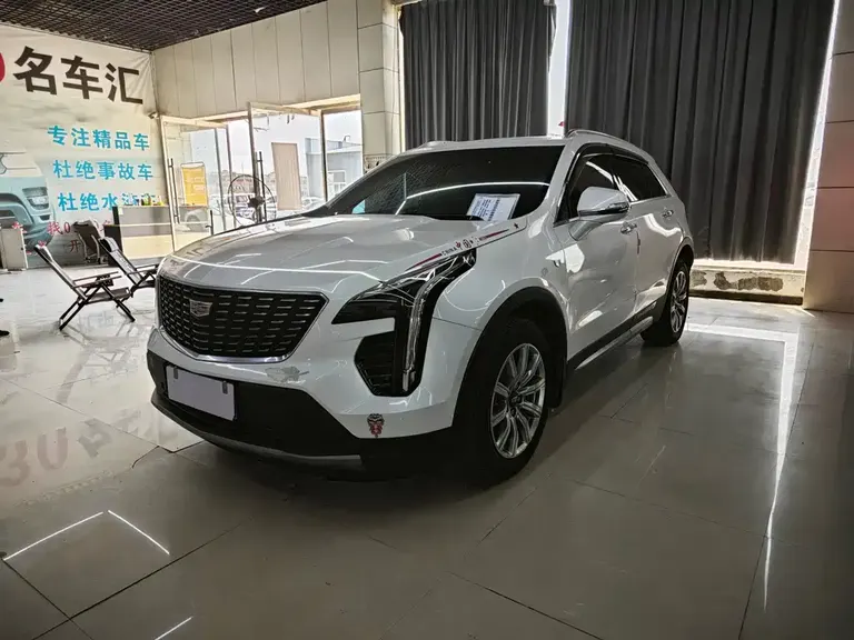Cadillac XT4 28 T 2 WD Leading