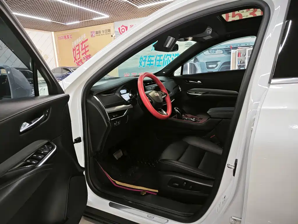 Cadillac XT4 28 T 2 WD Leading