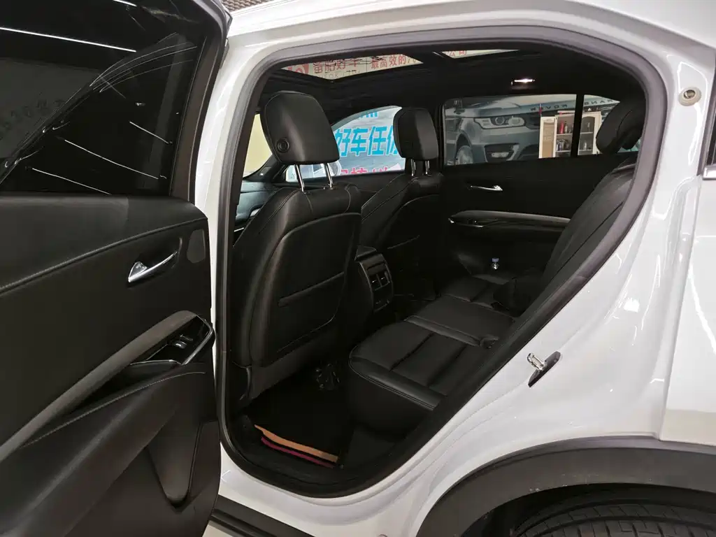 Cadillac XT4 28 T 2 WD Leading