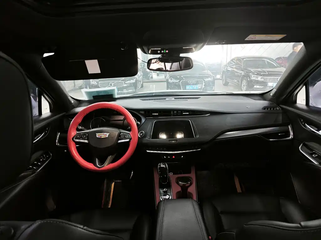 Cadillac XT4 28 T 2 WD Leading