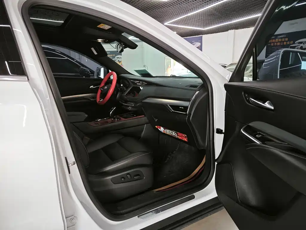 Cadillac XT4 28 T 2 WD Leading