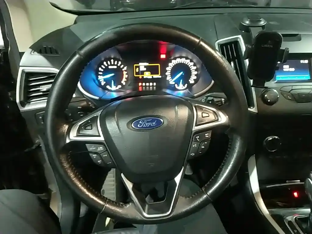 Edge EcoBoost 245 2 WD Platinum Sharp 5-seat
