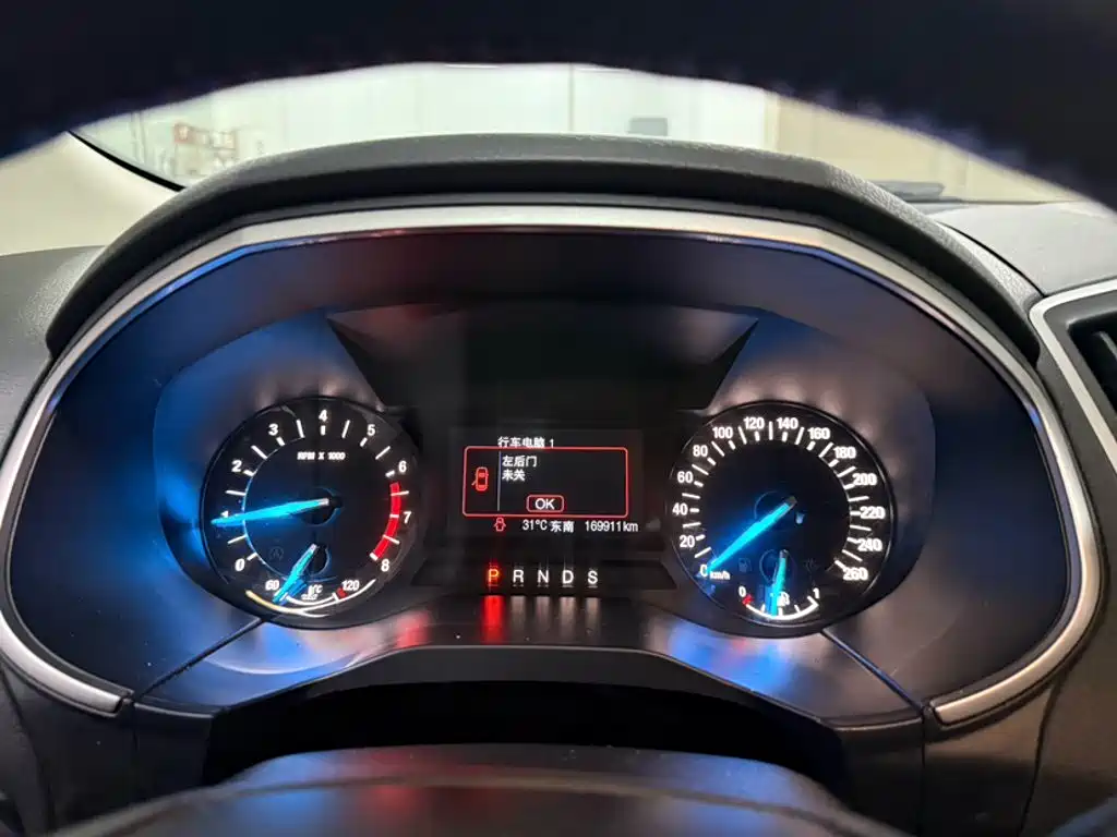 Edge EcoBoost 245 2 WD Platinum Sharp 5-seat