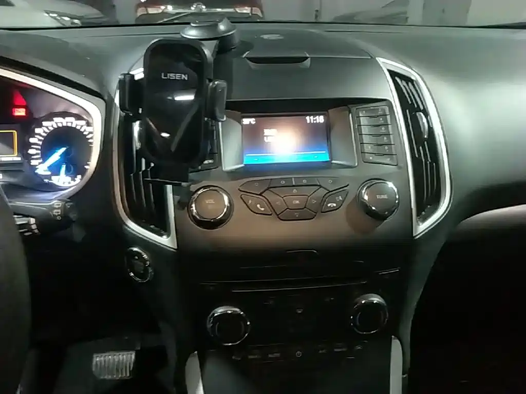 Edge EcoBoost 245 2 WD Platinum Sharp 5-seat