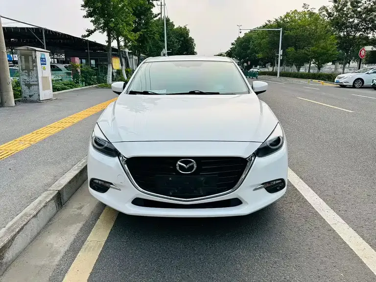 Mazda 3 Axela Hatchback 2.0 L Auto Sport CN-V