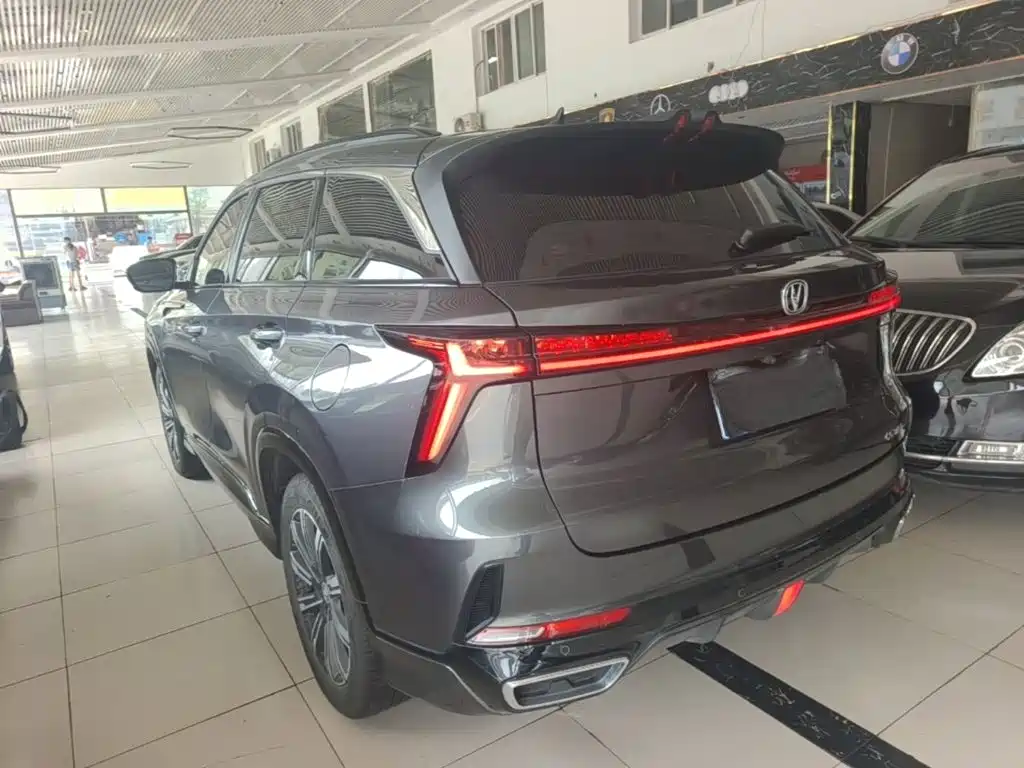 Changan CS75 PLUS 3 rd Gen 1.5 T Auto Distinguished