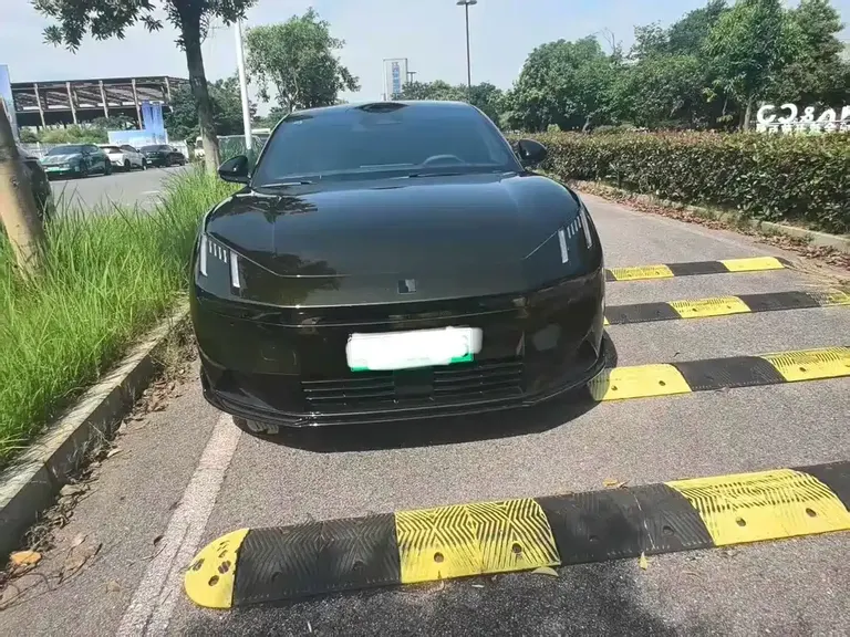Lynk & Co 10 EM-P 领克10 2025款 240四驱Ultra运动版