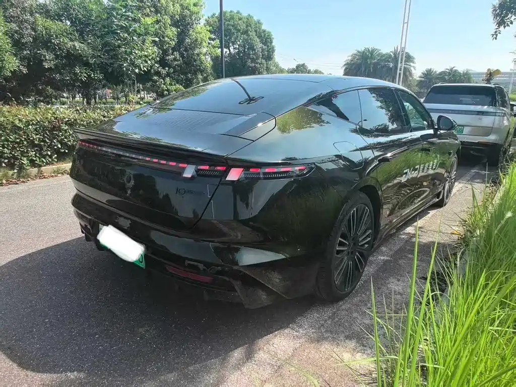 Lynk & Co 10 EM-P 领克10 2025款 240四驱Ultra运动版
