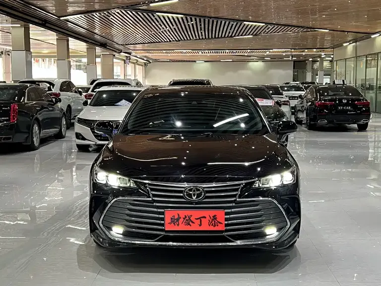 Toyota Avalon 2.5 L Touring Distinguished CN-V