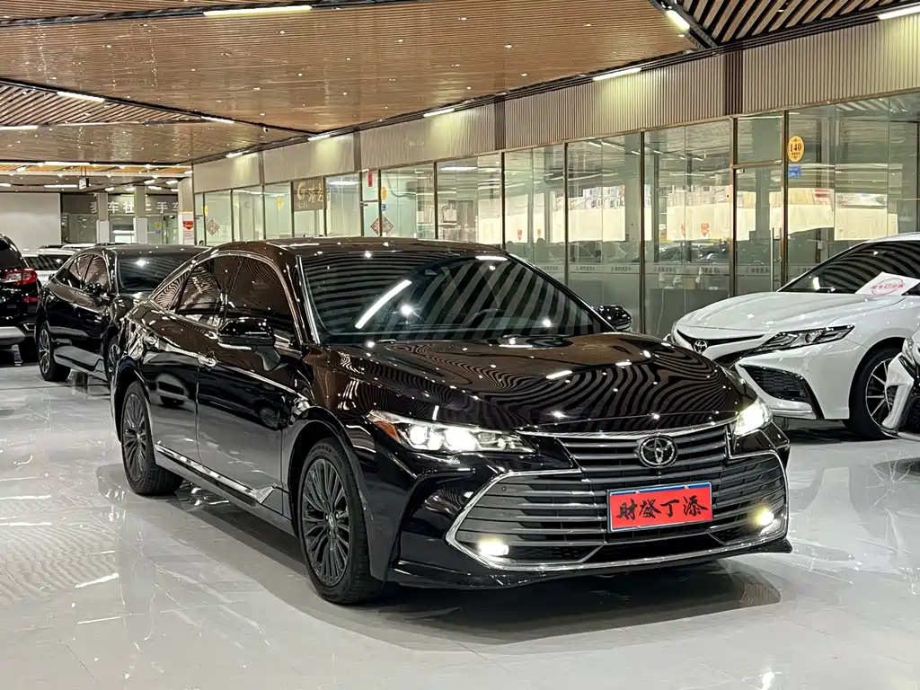 Avalon 2.5 L Touring Distinguished CN-V