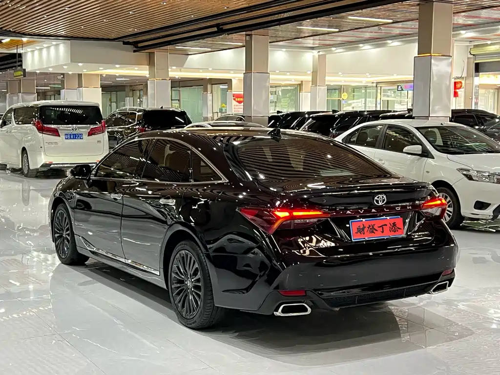 Avalon 2.5 L Touring Distinguished CN-V