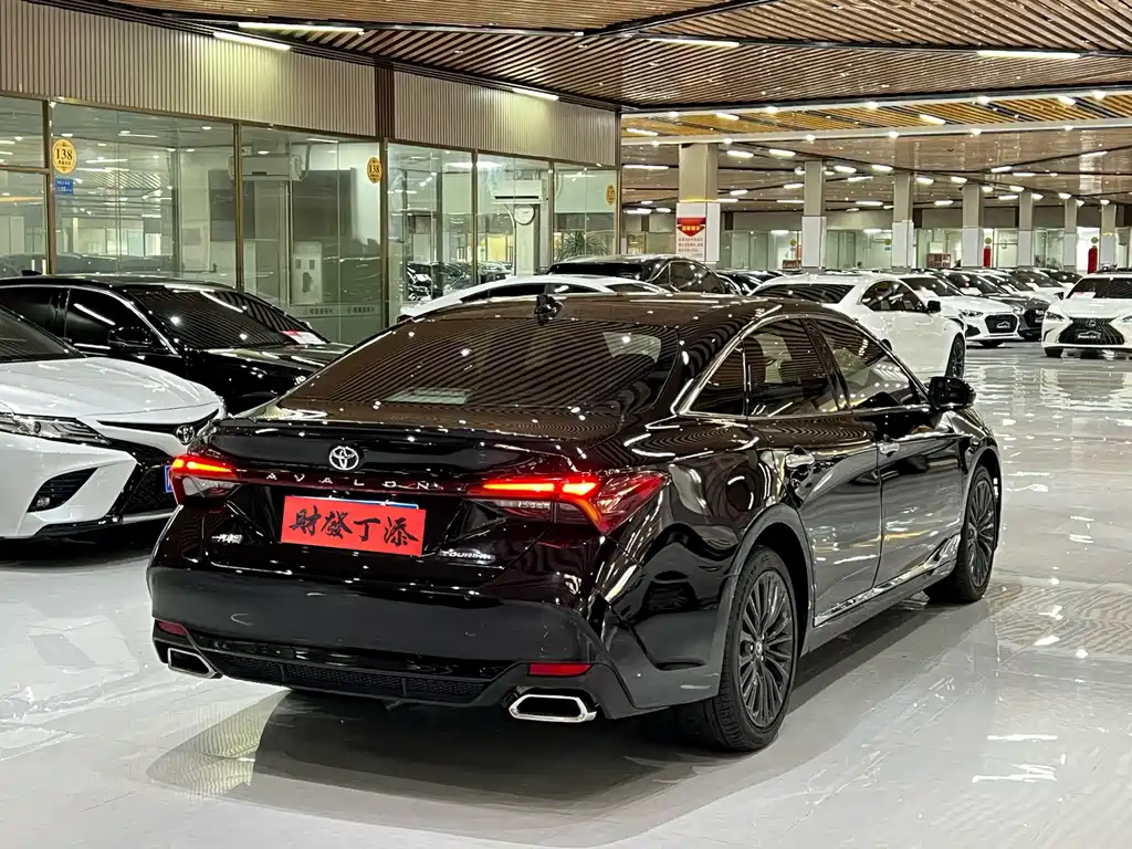 Avalon 2.5 L Touring Distinguished CN-V