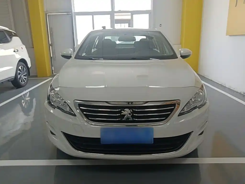 Peugeot 408 1.2 T Auto Luxury
