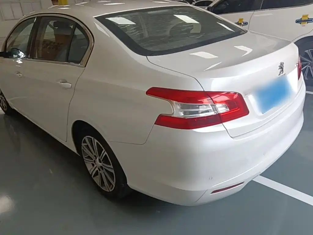 Peugeot 408 1.2 T Auto Luxury