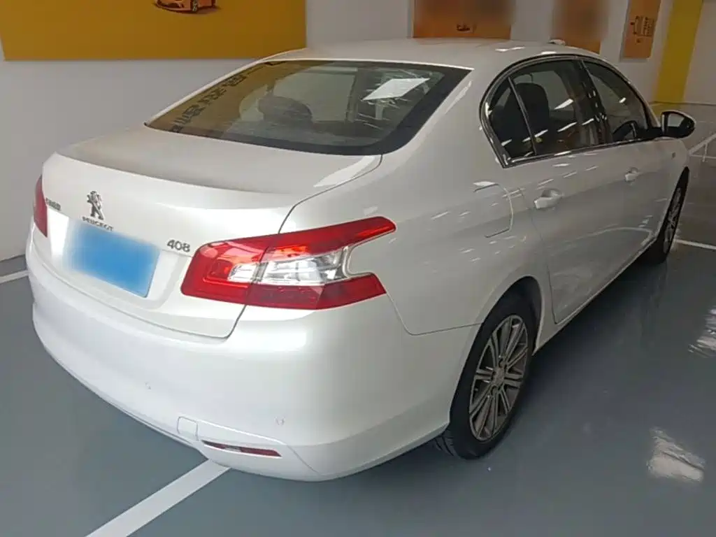 Peugeot 408 1.2 T Auto Luxury