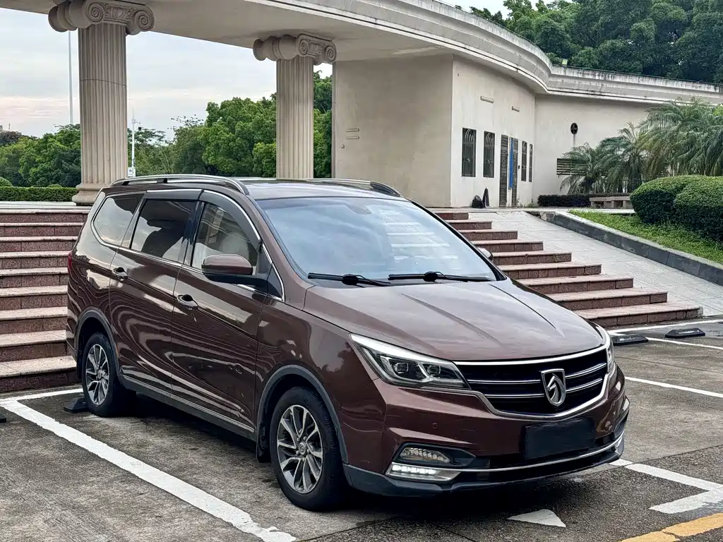 Baojun 730 1.8 L iAMT Premium 7-seat