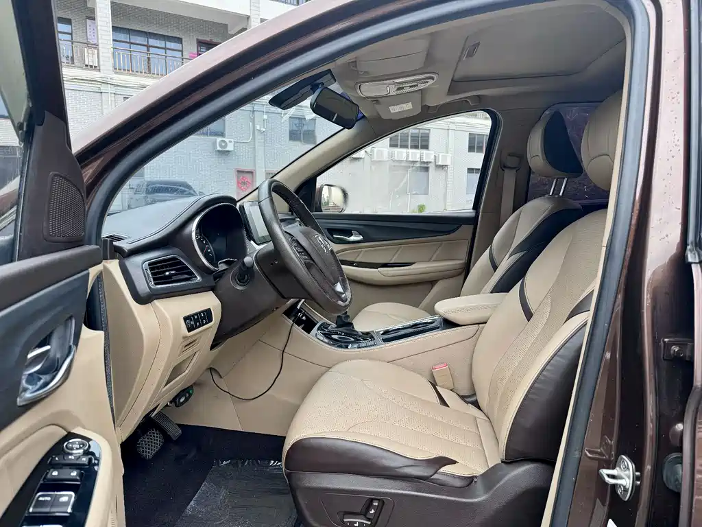 Baojun 730 1.8 L iAMT Premium 7-seat